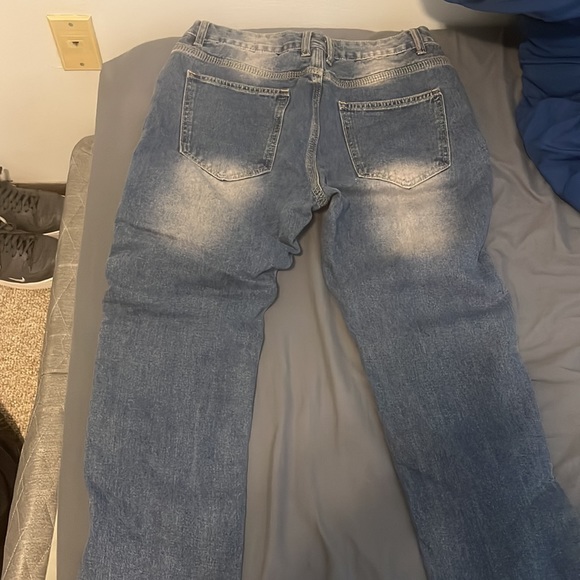 Ripped jeans - Picture 2 of 3